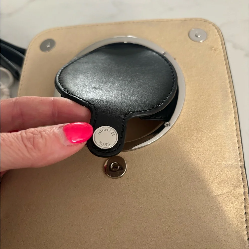 Michael Kors INSTAX BUNDLE - Camera Bag + mini70 Camera + B&W Film Pack - Picture 3 of 9